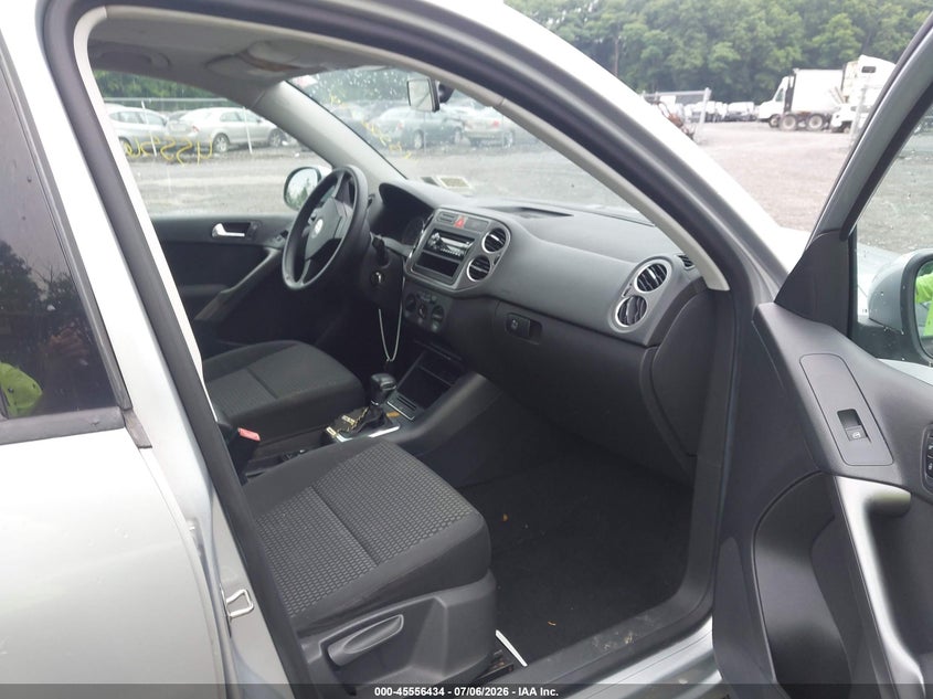 2009 Volkswagen Tiguan VIN WVGAV75N19W527280 IAAI salvage auction — NORMAL WEAR, Clear (New York), sold $275 on 2026-07-28 (photo 5)