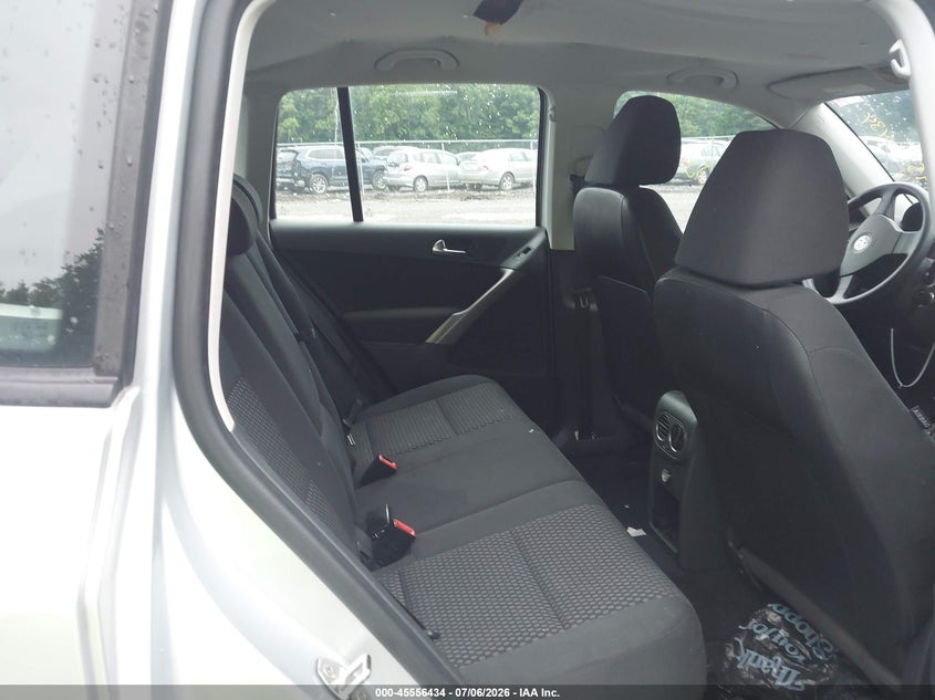 2009 Volkswagen Tiguan VIN WVGAV75N19W527280 IAAI salvage auction — NORMAL WEAR, Clear (New York), sold $275 on 2026-07-28 (photo 8)