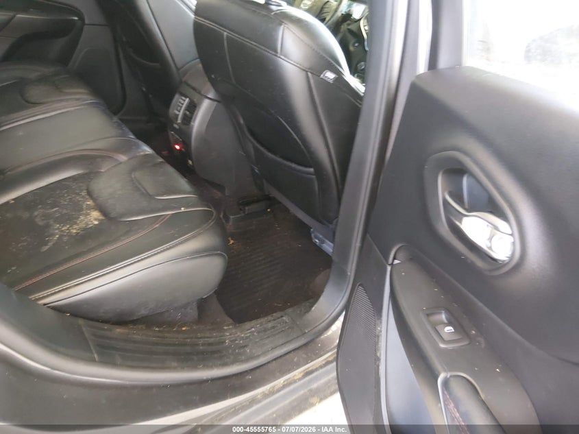 2019 Jeep Cherokee VIN 1C4PJMBN0KD169068 IAAI salvage auction — Biohazard, Bill Of Sale, sold $3,950 on 2026-09-30 (photo 8)