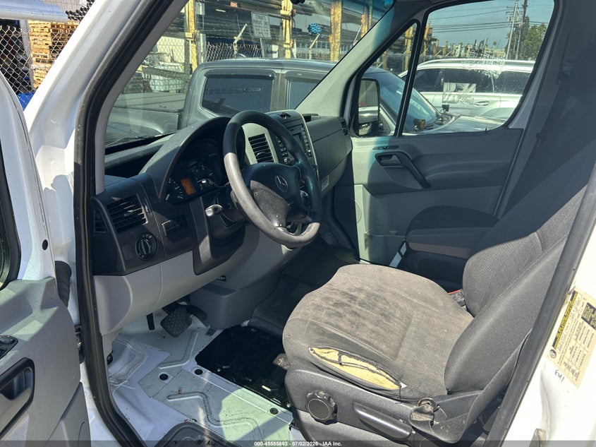 2015 Mercedes-benz Sprinter VIN WD3PE8CC9F5990303 IAAI salvage auction — REPOSSESSION, Clear - Dealer Only (California), sold $4,150 on 2026-08-01 (photo 5)