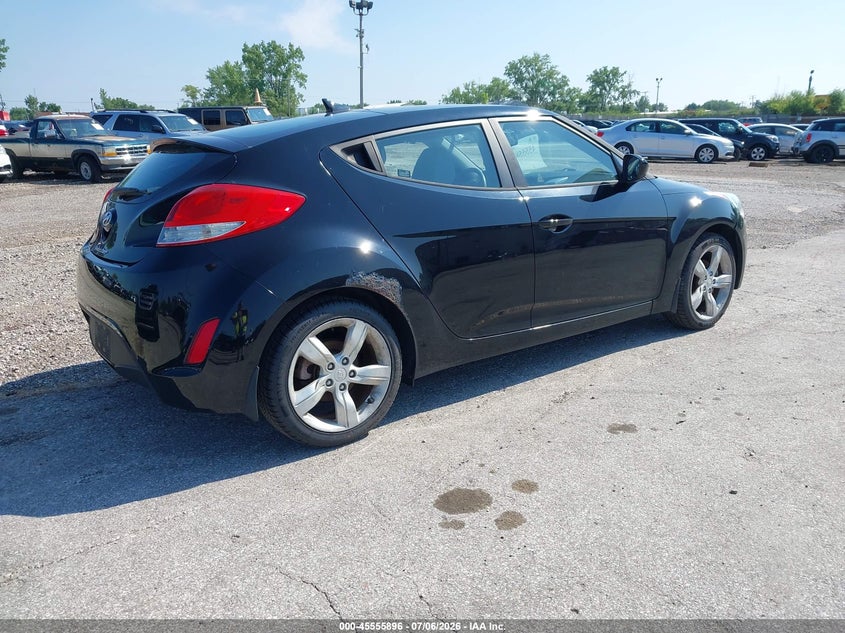 2013 Hyundai Veloster VIN KMHTC6ADXDU175889 IAAI salvage auction — NORMAL WEAR, Clear (Illinois), sold $1,250 on 2026-07-20 (photo 4)