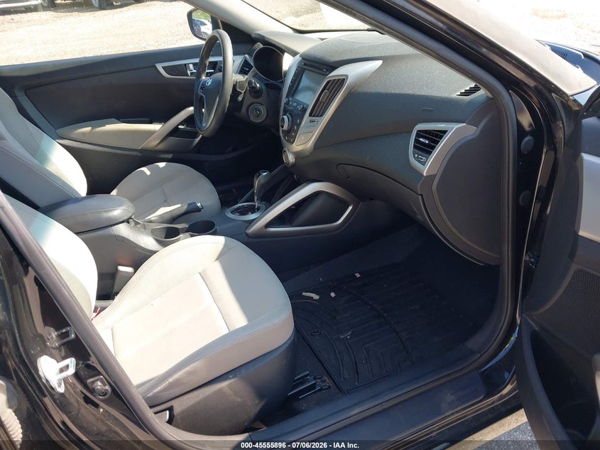 2013 Hyundai Veloster VIN KMHTC6ADXDU175889 IAAI salvage auction — NORMAL WEAR, Clear (Illinois), sold $1,250 on 2026-07-20 (photo 5)