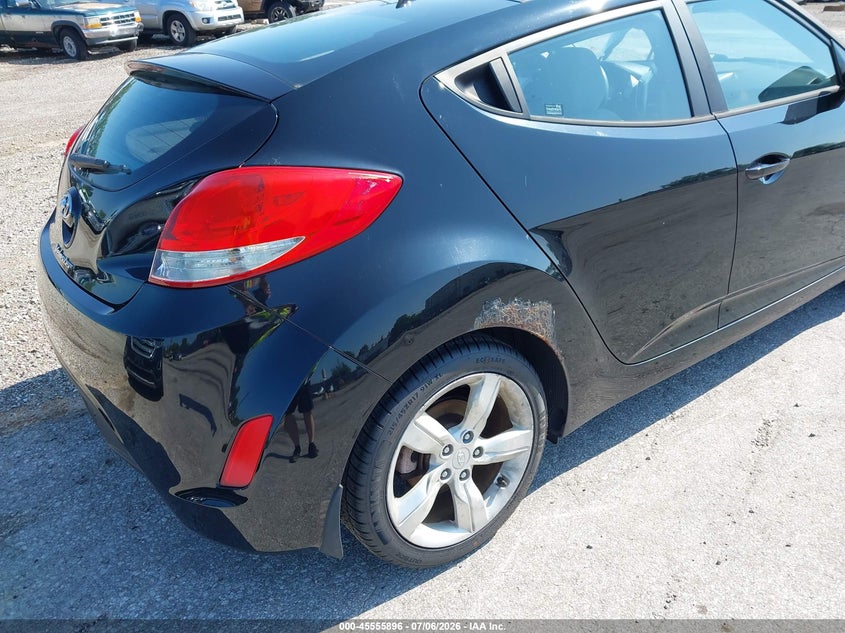 2013 Hyundai Veloster VIN KMHTC6ADXDU175889 IAAI salvage auction — NORMAL WEAR, Clear (Illinois), sold $1,250 on 2026-07-20 (photo 6)
