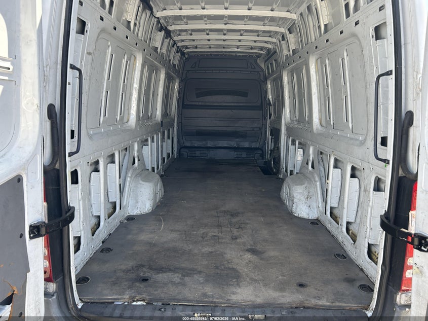 2015 Mercedes-benz Sprinter VIN WD3PE8CCXFP129443 IAAI salvage auction — NORMAL WEAR, Clear - Dealer Only (California), sold $3,550 on 2026-08-01 (photo 8)