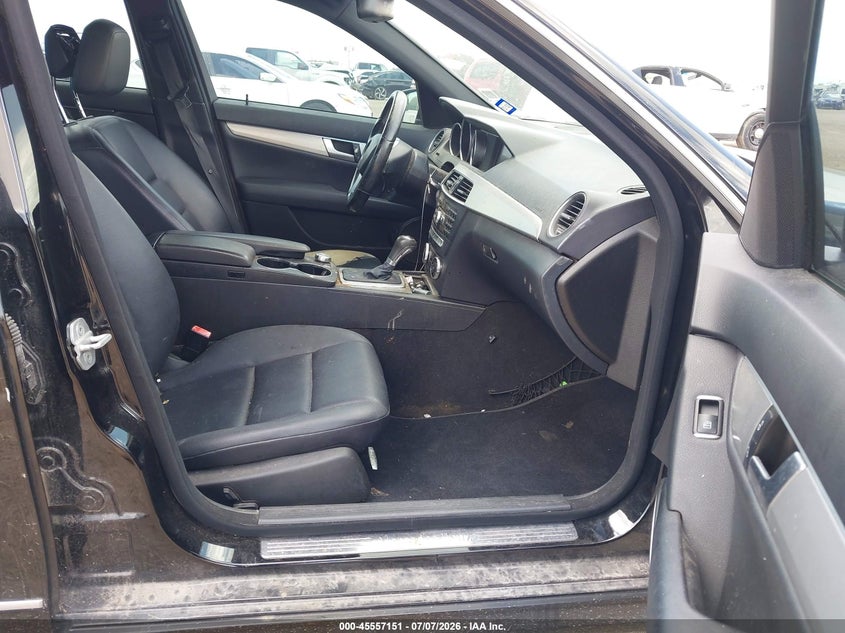 2013 Mercedes-benz C-klasse VIN WDDGF4HB5DR264252 IAAI salvage auction — NORMAL WEAR, Original (Texas), sold $450 on 2026-07-29 (photo 5)