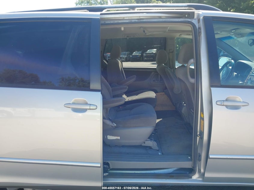 2004 Toyota Sienna VIN 5TDZA22CX4S152071 IAAI salvage auction — NORMAL WEAR, Clear (Missouri), sold $550 on 2026-07-22 (photo 8)