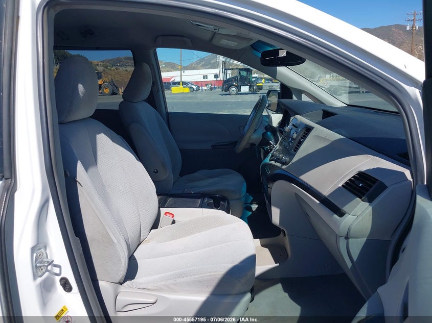 2011 Toyota Sienna VIN 5TDKK3DC7BS018472 IAAI salvage auction — FRONT & REAR, Salvage (California), sold $1,350 on 2026-07-29 (photo 5)