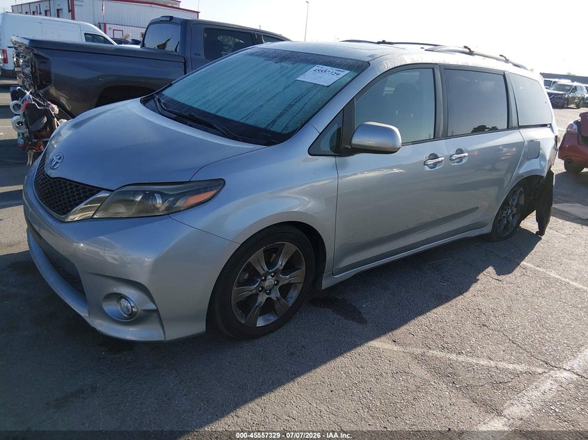 2016 Toyota Sienna VIN 5TDXK3DC3GS730720 IAAI salvage auction — REAR END, Salvage (California), sold $4,900 on 2026-07-30 (photo 2)