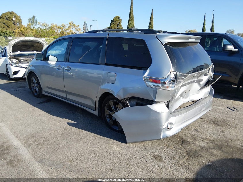 2016 Toyota Sienna VIN 5TDXK3DC3GS730720 IAAI salvage auction — REAR END, Salvage (California), sold $4,900 on 2026-07-30 (photo 3)