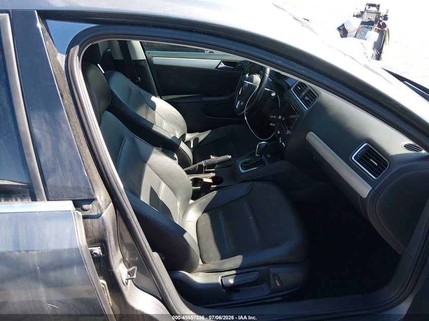 2014 Volkswagen Jetta VIN 3VWD17AJ5EM329082 IAAI salvage auction — NORMAL WEAR, Clear - Dealer Only (California), sold $400 on 2026-07-09 (photo 5)
