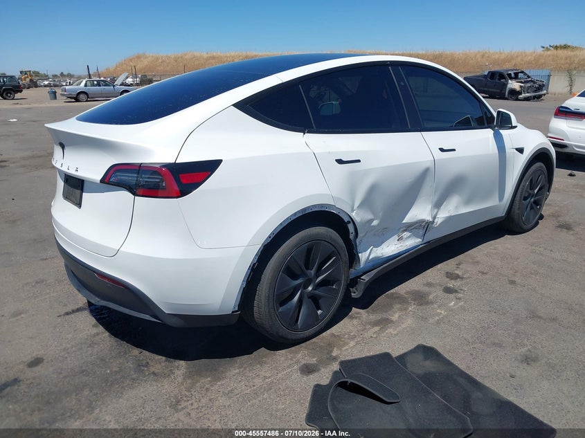 2025 Tesla Model y VIN 7SAYGDED1SF227495 IAAI salvage auction — SIDE, Salvage Title, sold $25 on 2026-07-30 (photo 4)