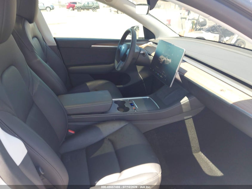 2025 Tesla Model y VIN 7SAYGDED1SF227495 IAAI salvage auction — SIDE, Salvage Title, sold $25 on 2026-07-30 (photo 5)