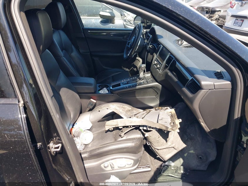 2016 Porsche Macan VIN WP1AB2A53GLB55735 IAAI salvage auction — RIGHT FRONT, Salvage Title, sold $3,050 on 2026-09-04 (photo 5)