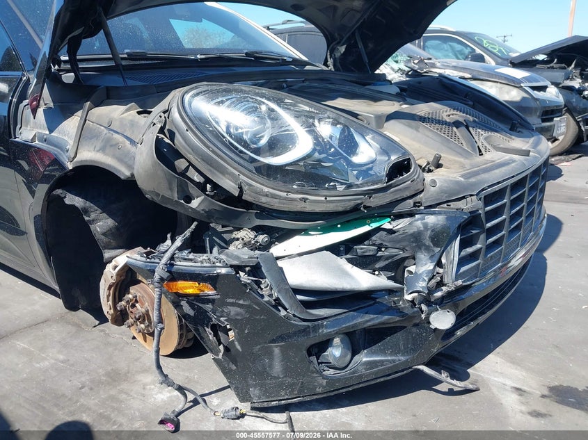 2016 Porsche Macan VIN WP1AB2A53GLB55735 IAAI salvage auction — RIGHT FRONT, Salvage Title, sold $3,050 on 2026-09-04 (photo 6)