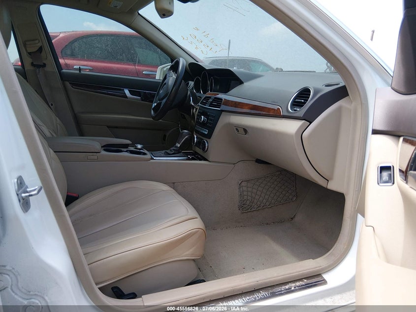 2013 Mercedes-benz C-klasse VIN WDDGF4HB1DR253006 IAAI salvage auction — NORMAL WEAR, Clear (North Carolina), sold $1,300 on 2026-07-15 (photo 5)