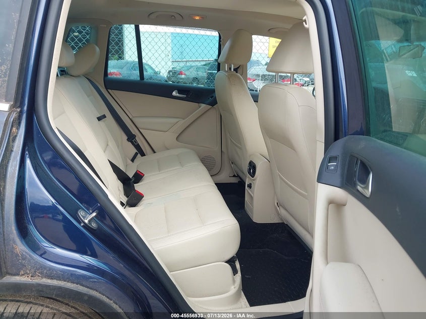2012 Volkswagen Tiguan VIN WVGBV7AX8CW508048 IAAI salvage auction — NORMAL WEAR, Clear (Illinois), sold $475 on 2026-07-29 (photo 8)