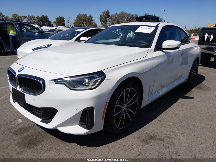 2026 BMW 2er VIN 3MW33CM06T8G27020 IAAI salvage auction — RIGHT SIDE, Clear (Nevada), sold $15,100 on 2026-07-16 (photo 2)