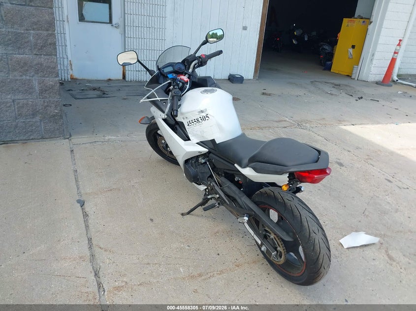 2009 Yamaha Fz6 VIN JYARJ18E19A004118 IAAI salvage auction — RIGHT SIDE, Salvage (Massachusetts), sold $650 on 2026-08-22 (photo 3)