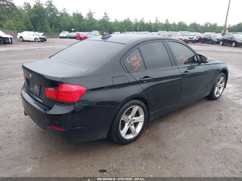 2013 BMW 3er VIN WBA3B3G54DNR79537 IAAI salvage auction — NORMAL WEAR, Original (Vermont), sold $425 on 2026-07-31 (photo 4)