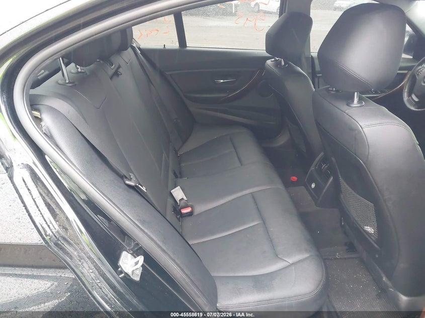 2013 BMW 3er VIN WBA3B3G54DNR79537 IAAI salvage auction — NORMAL WEAR, Original (Vermont), sold $425 on 2026-07-31 (photo 8)