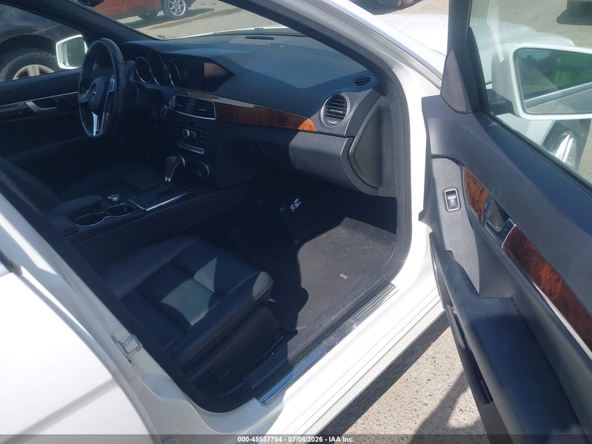 2013 Mercedes-benz C-klasse VIN WDDGF8AB3DG076732 IAAI salvage auction — FRONT END, Salvage Title, sold $2,550 on 2026-07-29 (photo 5)