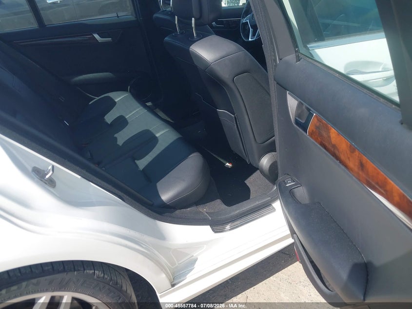 2013 Mercedes-benz C-klasse VIN WDDGF8AB3DG076732 IAAI salvage auction — FRONT END, Salvage Title, sold $2,550 on 2026-07-29 (photo 8)