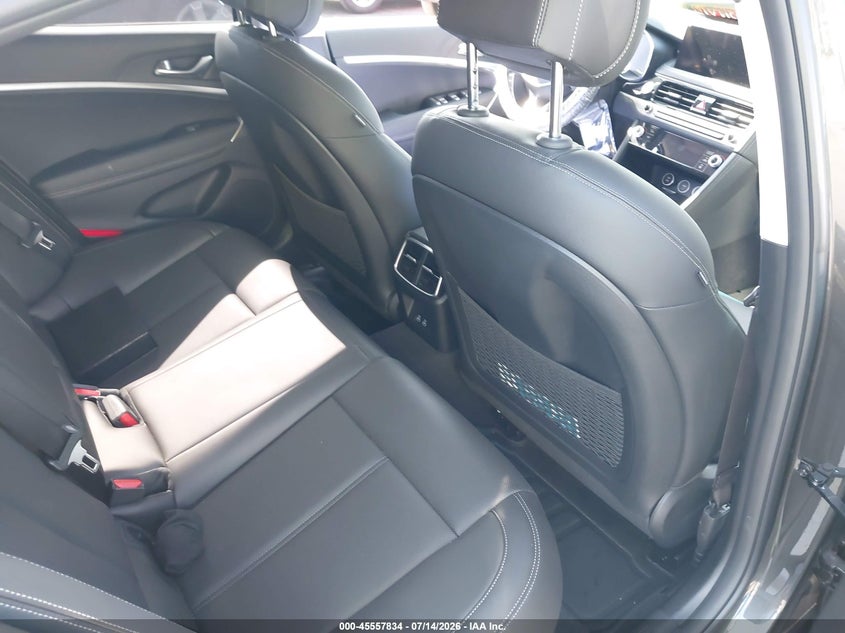 2026 Genesis G70 VIN KMTG64SC4TU170470 IAAI salvage auction — SIDE, Salvage Title, sold $16,225 on 2026-08-19 (photo 8)