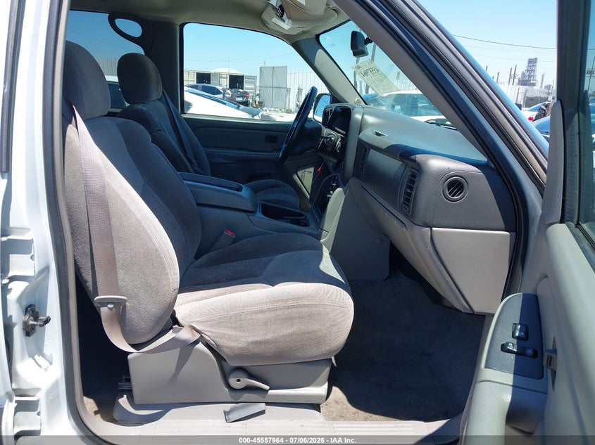 2004 Chevrolet Tahoe VIN 1GNEC13T34J148689 IAAI salvage auction — REAR END, Salvage (California), sold $975 on 2026-08-01 (photo 5)