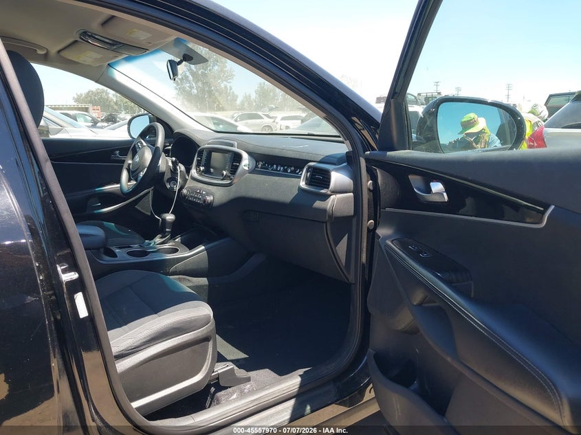 2019 Kia Sorento VIN 5XYPG4A37KG593489 IAAI salvage auction — REAR END, Salvage (California), sold $4,050 on 2026-07-22 (photo 5)
