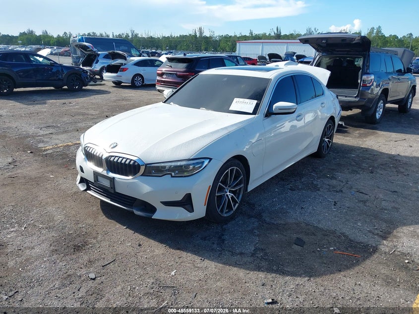 2021 BMW 3er VIN WBA5P7C09MFL25378 IAAI salvage auction — REAR END, Salvage Title, sold $7,200 on 2026-08-13 (photo 2)