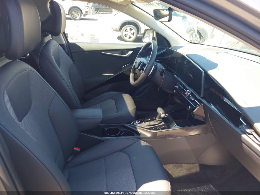 2025 Kia Niro VIN KNDCR3LE0S5237914 IAAI salvage auction — RIGHT FRONT, Salvage Title, sold $8,400 on 2026-07-29 (photo 5)