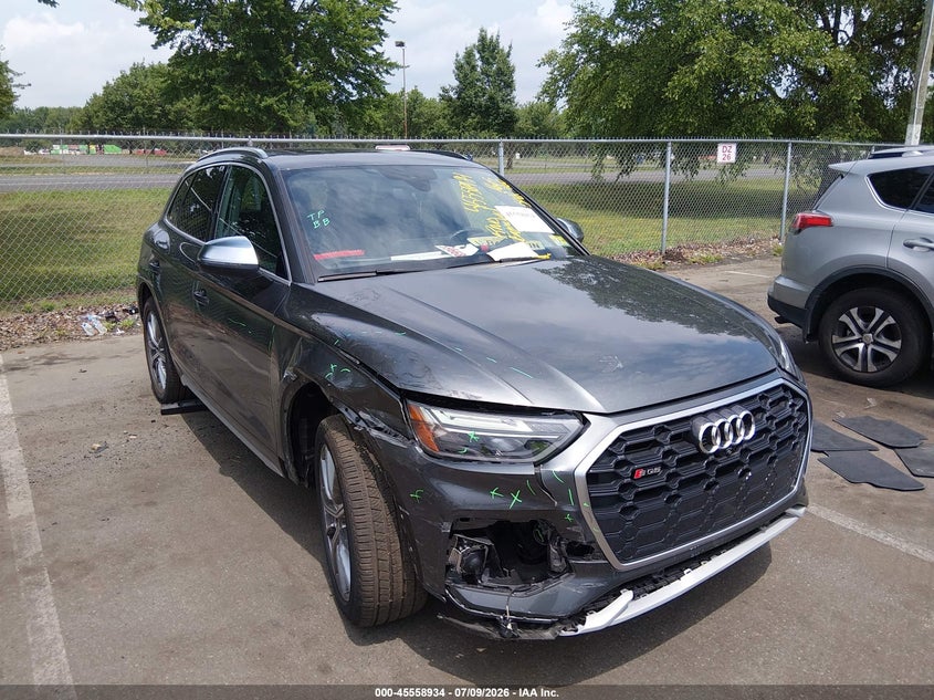 2021 Audi Sq5 VIN WA1B4AFY3M2029142 IAAI salvage auction — SIDE, Salvage Title, sold $18,100 on 2026-10-12 (photo 1)