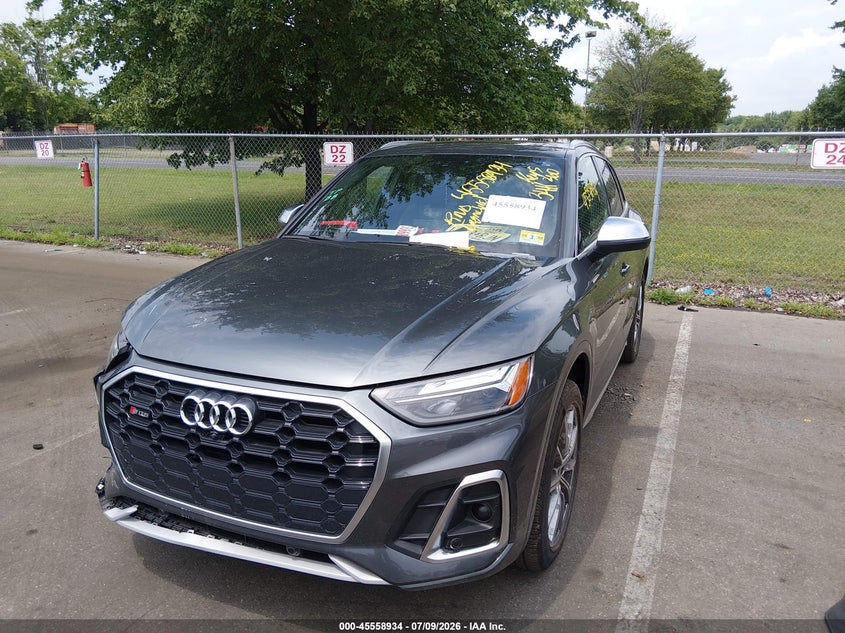 2021 Audi Sq5 VIN WA1B4AFY3M2029142 IAAI salvage auction — SIDE, Salvage Title, sold $18,100 on 2026-10-12 (photo 2)