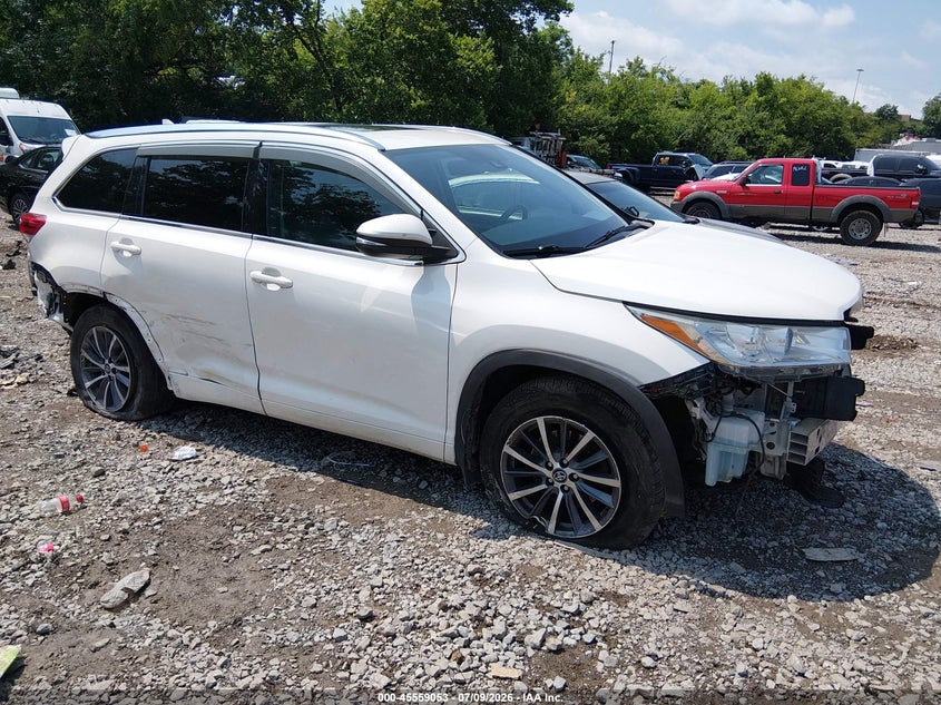 2018 Toyota Highlander VIN 5TDJZRFH6JS538289 — IAAI salvage auction photo