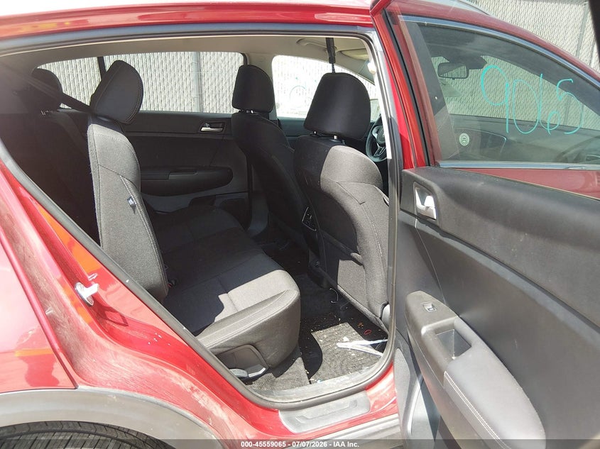 2019 Kia Sportage VIN KNDPMCAC2K7581993 IAAI salvage auction — FRONT END, Clear (Wisconsin), sold $2,625 on 2026-07-29 (photo 8)