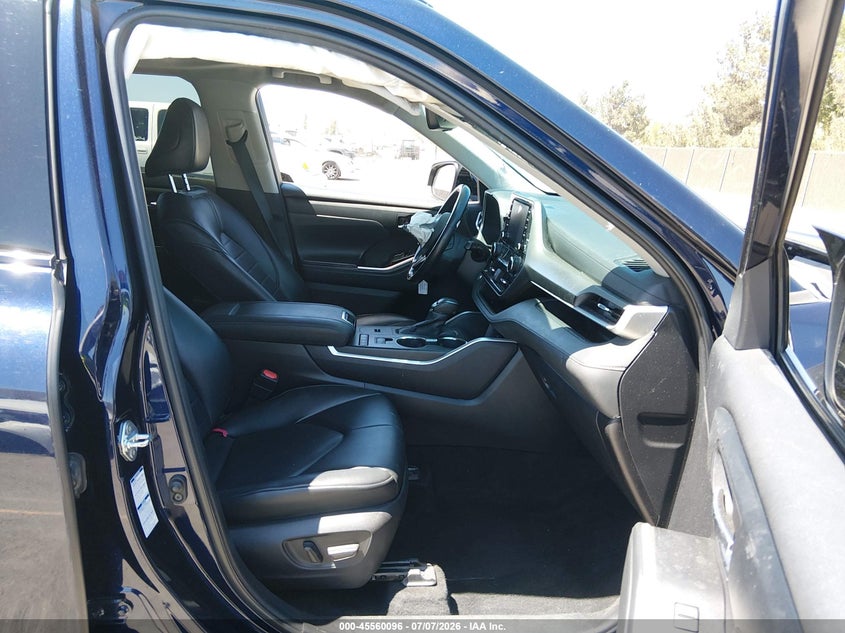 2022 Toyota Highlander VIN 5TDGBRCH9NS544628 IAAI salvage auction — LEFT SIDE, Salvage (California), sold $7,600 on 2026-07-29 (photo 5)