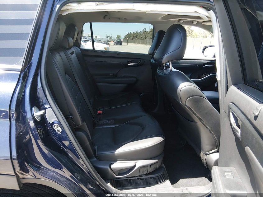 2022 Toyota Highlander VIN 5TDGBRCH9NS544628 IAAI salvage auction — LEFT SIDE, Salvage (California), sold $7,600 on 2026-07-29 (photo 8)