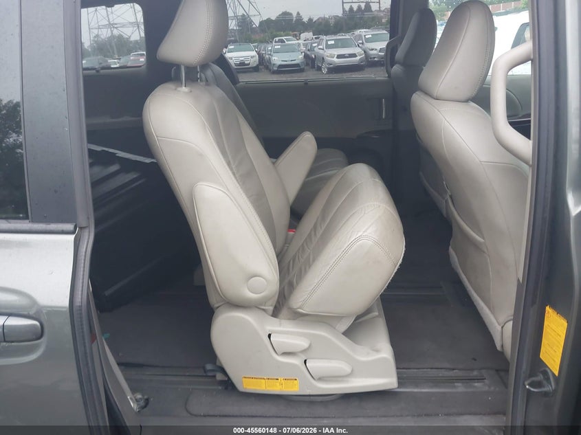 2011 Toyota Sienna VIN 5TDYK3DC4BS058275 IAAI salvage auction — NORMAL WEAR, Clear (Pennsylvania), sold $3,000 on 2026-07-24 (photo 8)