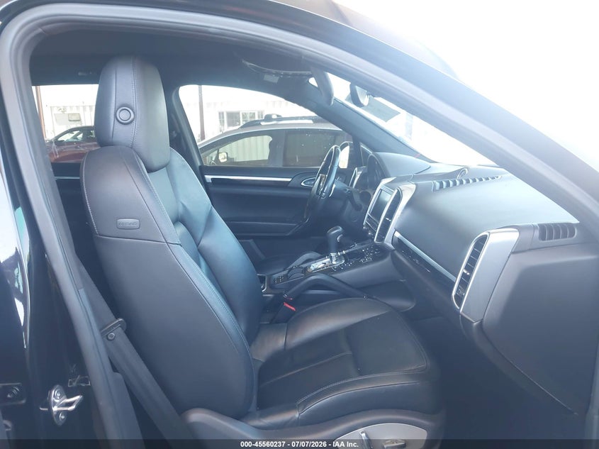 2014 Porsche Cayenne VIN WP1AA2A29ELA96499 IAAI salvage auction — LEFT SIDE, Salvage (California), sold $3,000 on 2026-08-01 (photo 5)