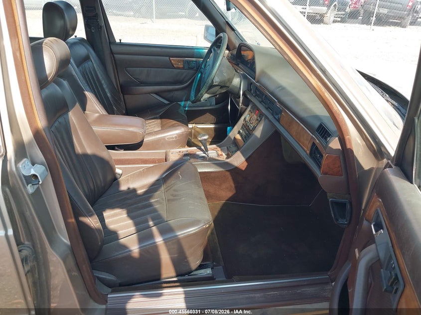 1987 Mercedes-benz 560 VIN WDBCA39D3HA348316 IAAI salvage auction — ALL OVER, Original (Texas), sold $125 on 2026-07-29 (photo 5)