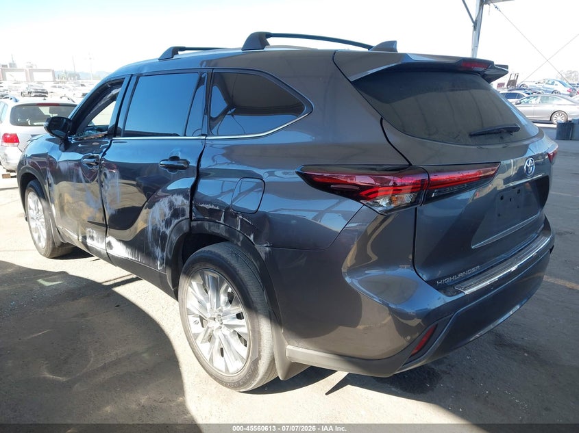 2024 Toyota Highlander VIN 5TDXBRCH0RS141322 IAAI salvage auction — LEFT SIDE, Salvage (California), sold $23,200 on 2026-07-29 (photo 3)