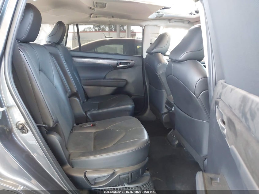 2024 Toyota Highlander VIN 5TDXBRCH0RS141322 IAAI salvage auction — LEFT SIDE, Salvage (California), sold $23,200 on 2026-07-29 (photo 8)