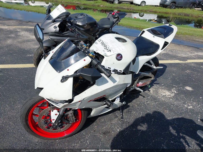 2014 Honda Cbr VIN JH2PC4084EK700013 IAAI salvage auction — SIDE, Rebuildable (Florida), sold $2,075 on 2026-07-29 (photo 2)
