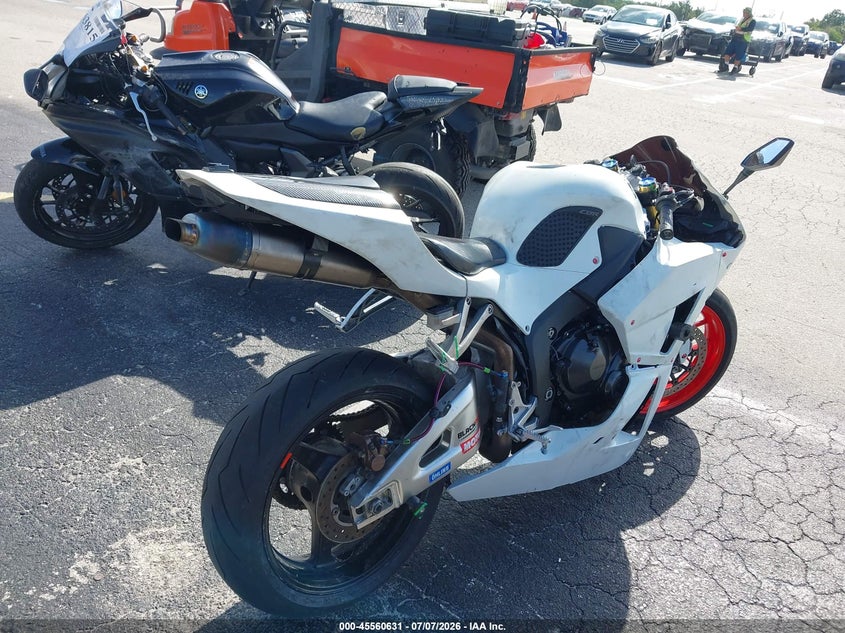 2014 Honda Cbr VIN JH2PC4084EK700013 IAAI salvage auction — SIDE, Rebuildable (Florida), sold $2,075 on 2026-07-29 (photo 4)