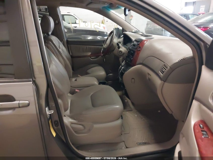 2004 Toyota Sienna VIN 5TDZA22C04S034952 IAAI salvage auction — NORMAL WEAR, Clear (Minnesota), sold $400 on 2026-07-22 (photo 5)
