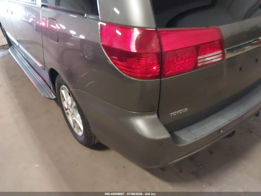 2004 Toyota Sienna VIN 5TDZA22C04S034952 IAAI salvage auction — NORMAL WEAR, Clear (Minnesota), sold $400 on 2026-07-22 (photo 6)