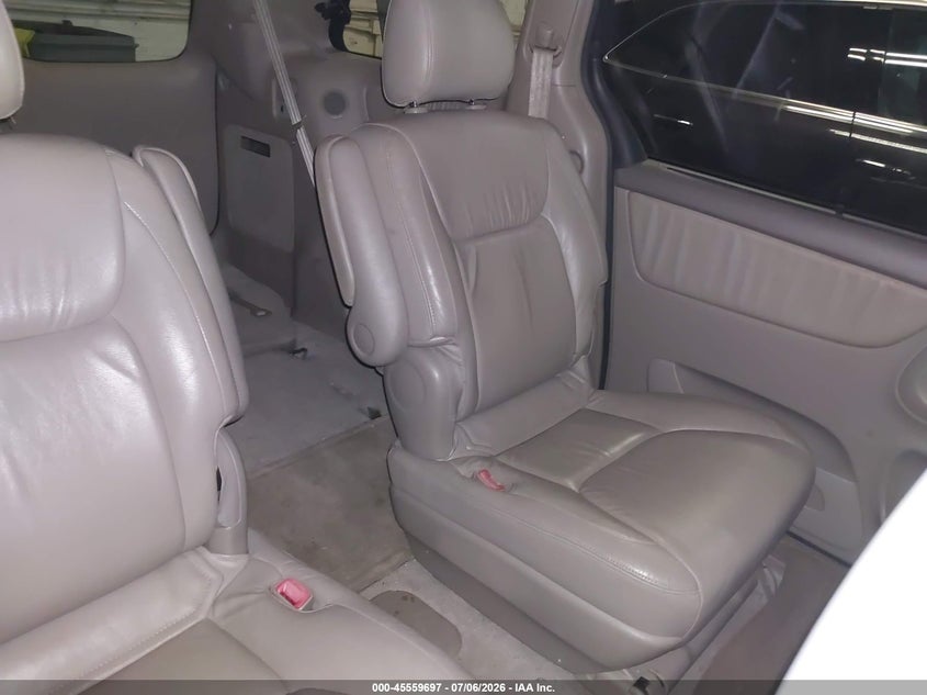 2004 Toyota Sienna VIN 5TDZA22C04S034952 IAAI salvage auction — NORMAL WEAR, Clear (Minnesota), sold $400 on 2026-07-22 (photo 8)