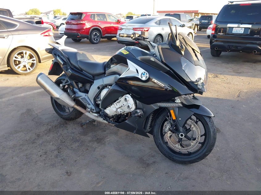 2017 BMW K 1600 VIN WB10F1108HZ542518 IAAI salvage auction — SIDE, Wait Title, sold $2,925 on 2026-09-26 (photo 1)