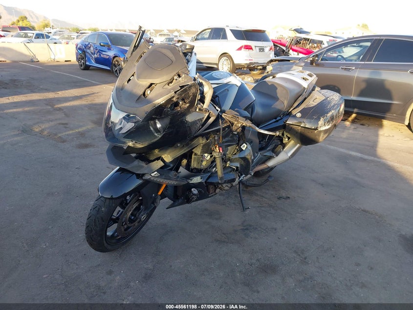 2017 BMW K 1600 VIN WB10F1108HZ542518 IAAI salvage auction — SIDE, Wait Title, sold $2,925 on 2026-09-26 (photo 2)