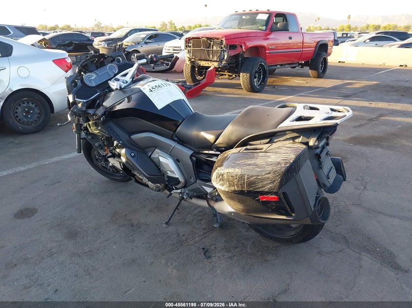 2017 BMW K 1600 VIN WB10F1108HZ542518 IAAI salvage auction — SIDE, Wait Title, sold $2,925 on 2026-09-26 (photo 3)